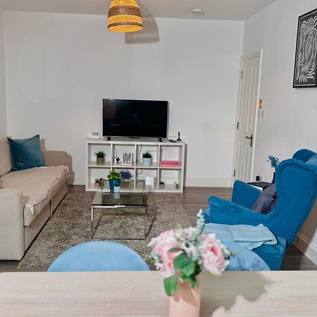 Cosy 1-Bed Flat 30Min To Central London & Parking Εξωτερικό φωτογραφία